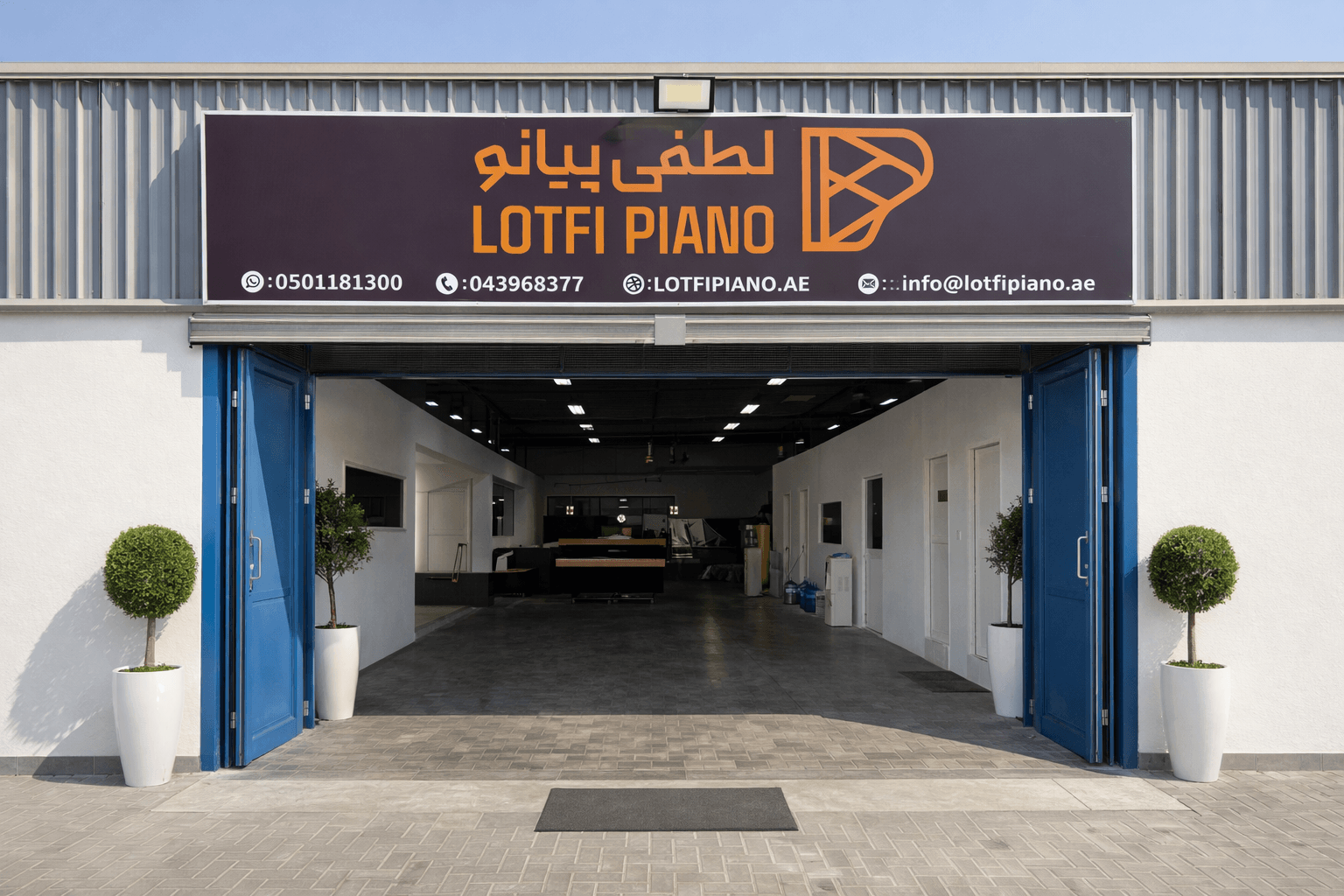 Customer buying a piano in installments