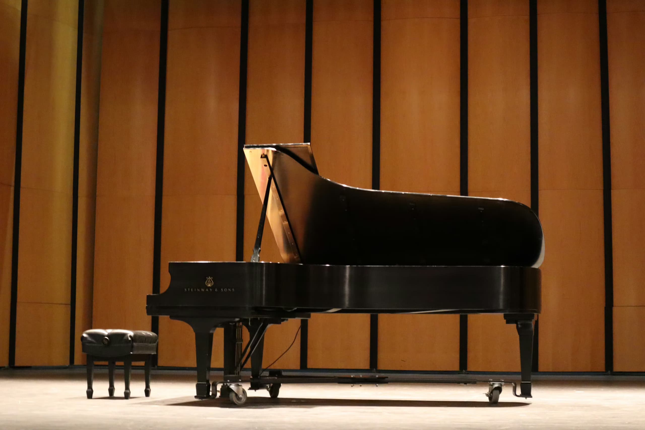 Grand Piano vs Upright Piano: Key Differences